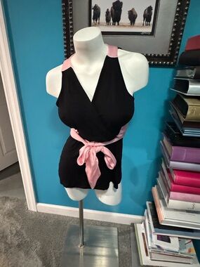 Moda international top size medium